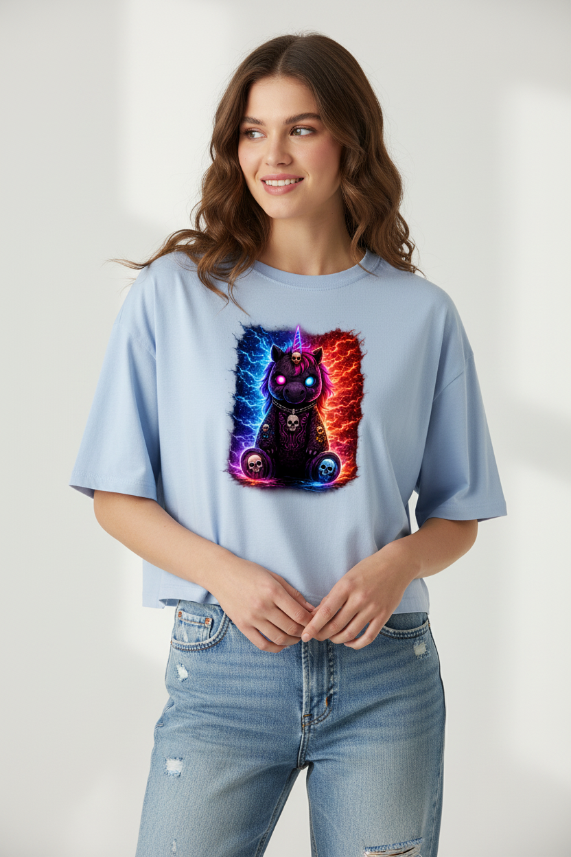 Damen Oversize Crop Top Dämonisches Einhorn mit leuchtenden Mustern