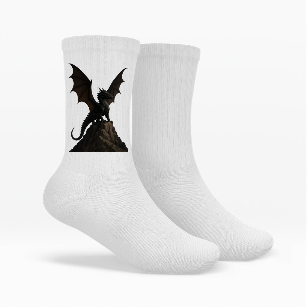 Socken Drache schwarz breite Flügel auf Felsen