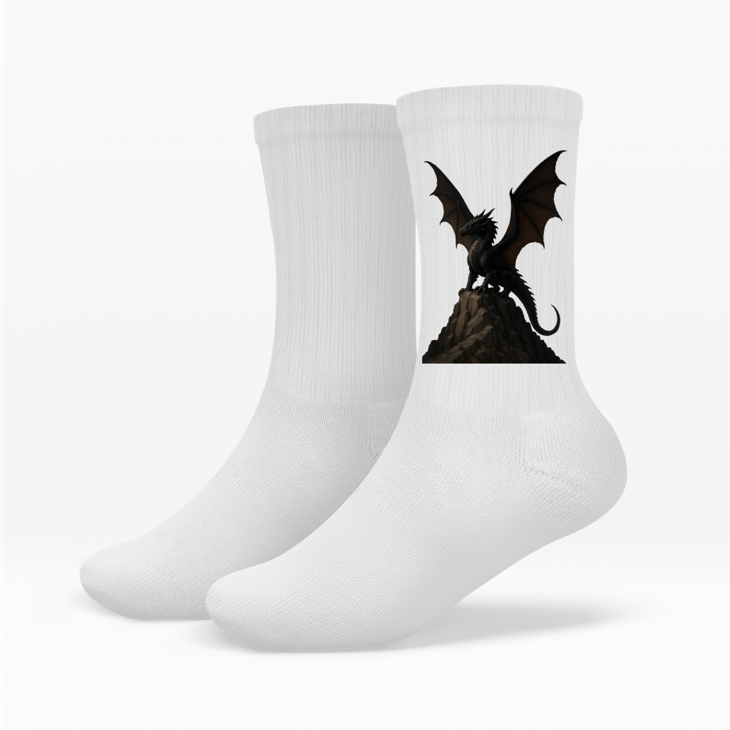 Socken Drache schwarz breite Flügel auf Felsen