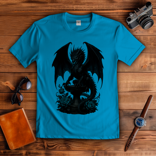 Herren T-Shirt Drache schwarz böse auf Podest türkis gehalten