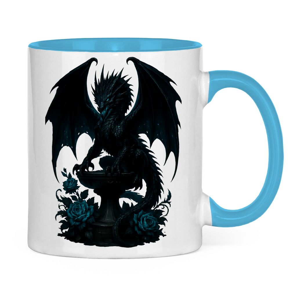 Tasse zweifarbig Drache schwarz böse auf Podest türkis gehalten