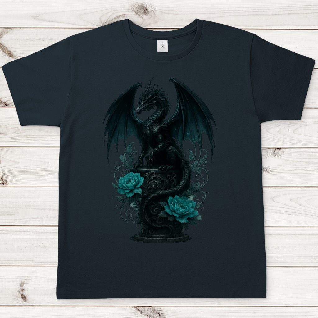 Herren T-Shirt Drache schwarz elegant auf Podest türkis gehalten