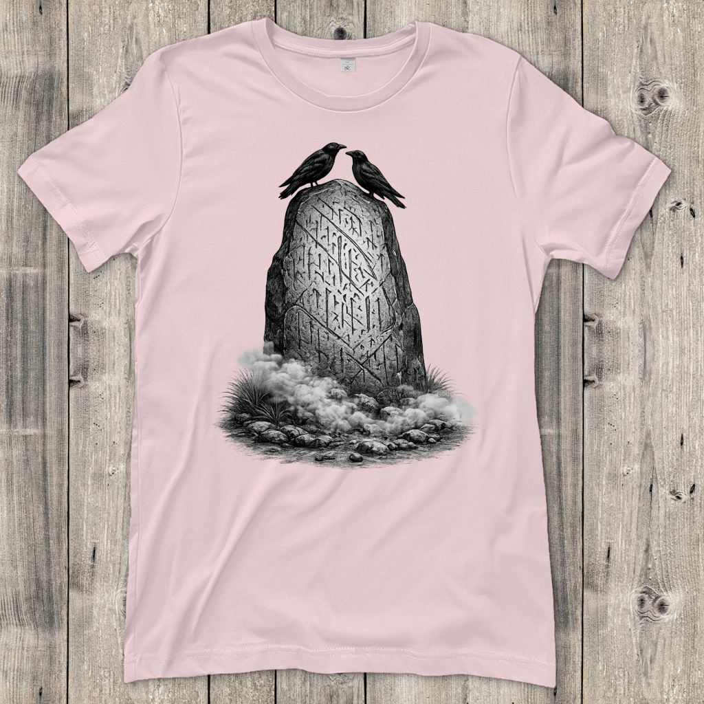 Damen T-Shirt Raben und Runenstein im Nebel