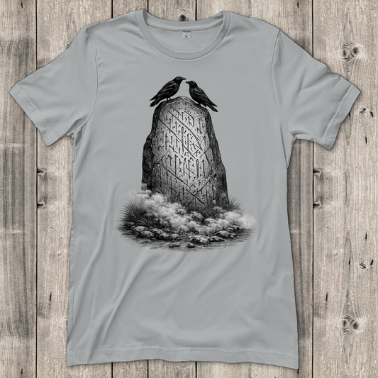 Damen T-Shirt Raben und Runenstein im Nebel