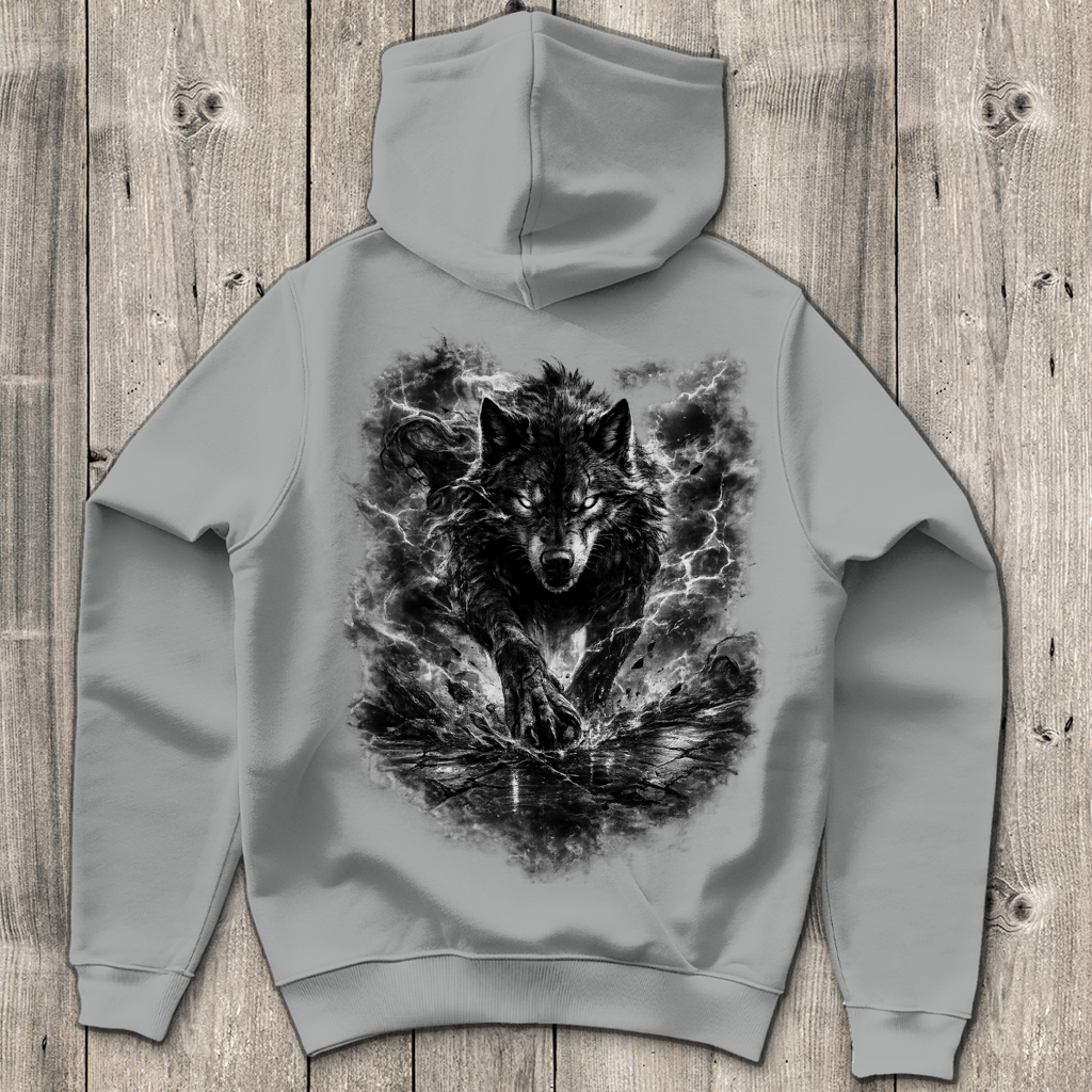 Herren Hoodie Donnernder Wolf in stürmischer Landschaft