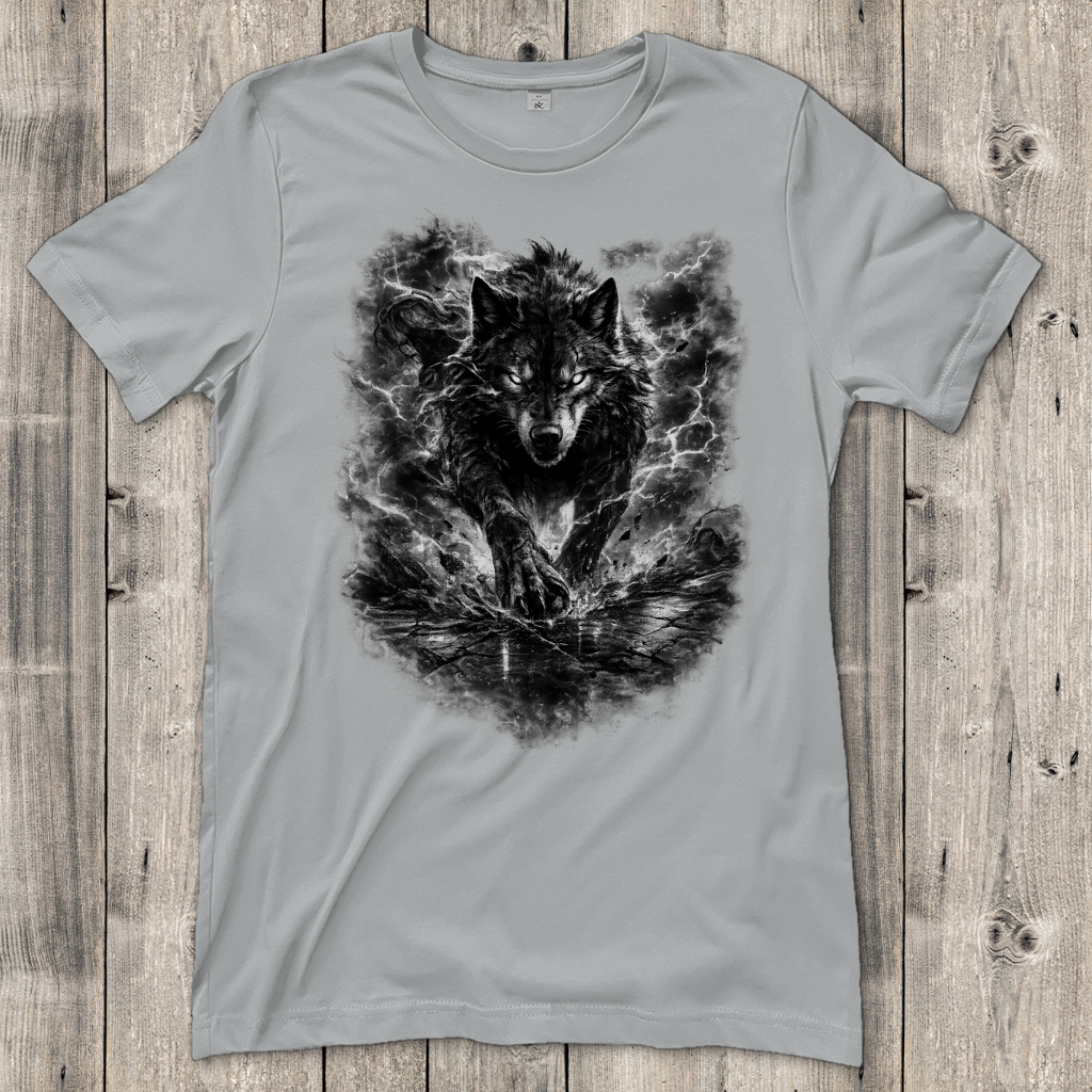 Damen T-Shirt Donnernder Wolf in stürmischer Landschaft