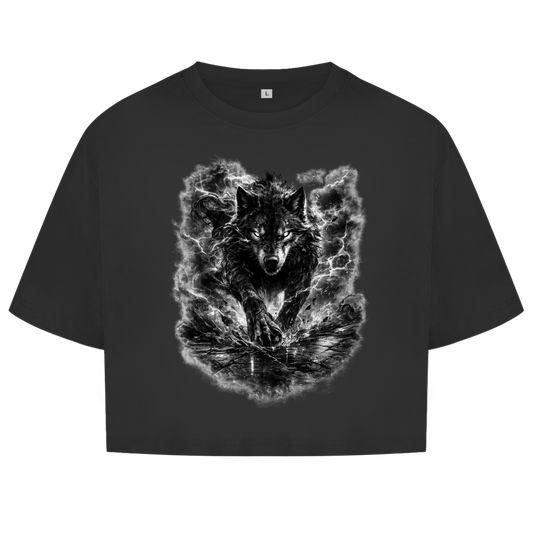 Damen Oversize Crop Top Donnernder Wolf in stürmischer Landschaft