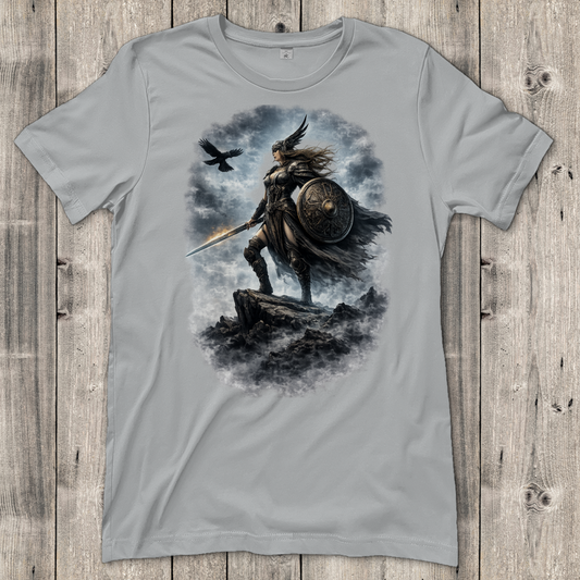 Damen T-Shirt Nordische Kriegerin auf steinigem Gipfel