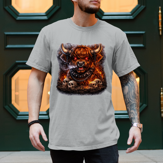 Herren T-Shirt Höllischer Highland-bulle im Flammenmeer
