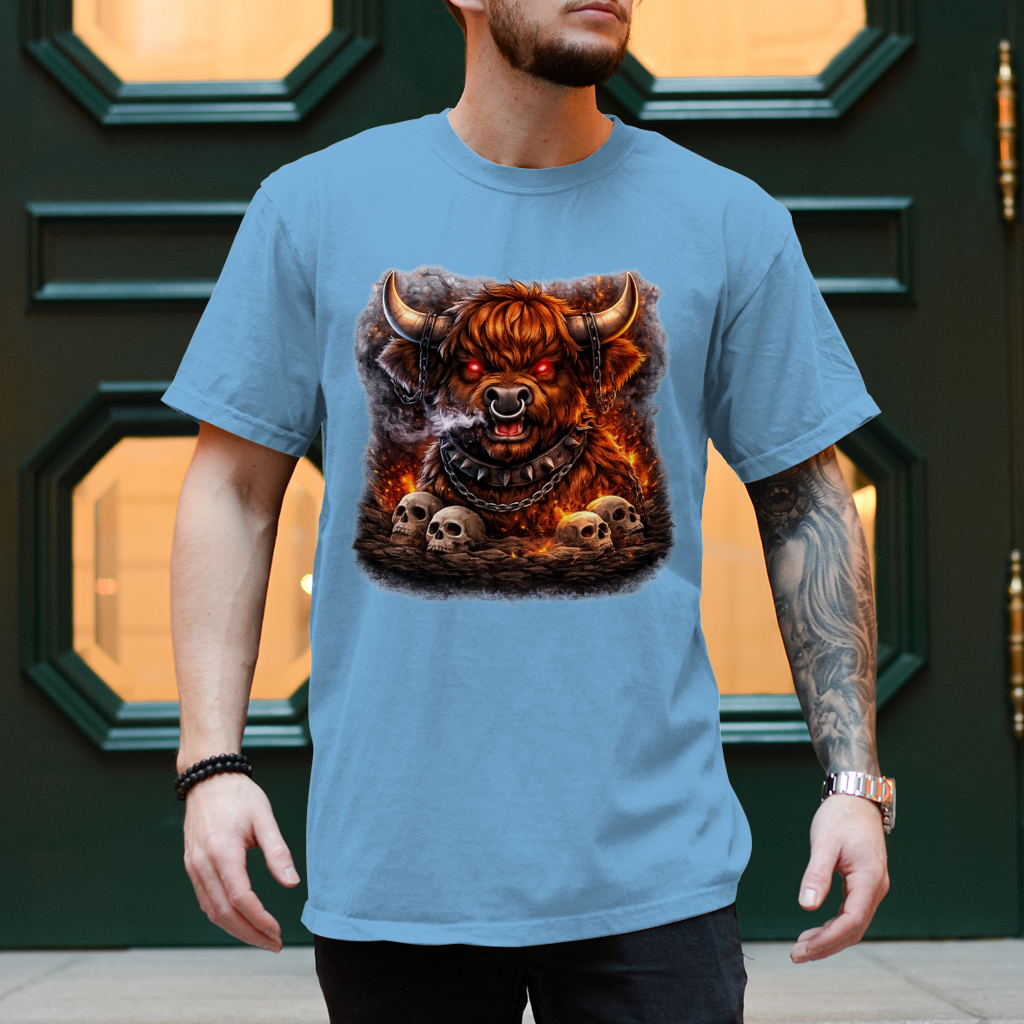 Herren T-Shirt Höllischer Highland-bulle im Flammenmeer