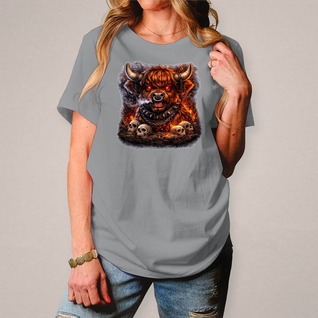 Damen T-Shirt Höllischer Highland-bulle im Flammenmeer
