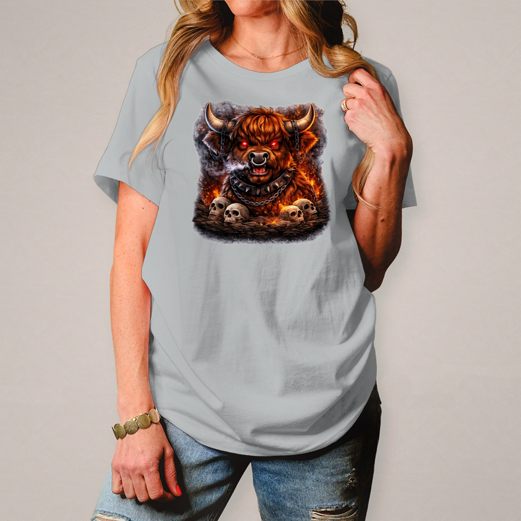 Damen T-Shirt Höllischer Highland-bulle im Flammenmeer