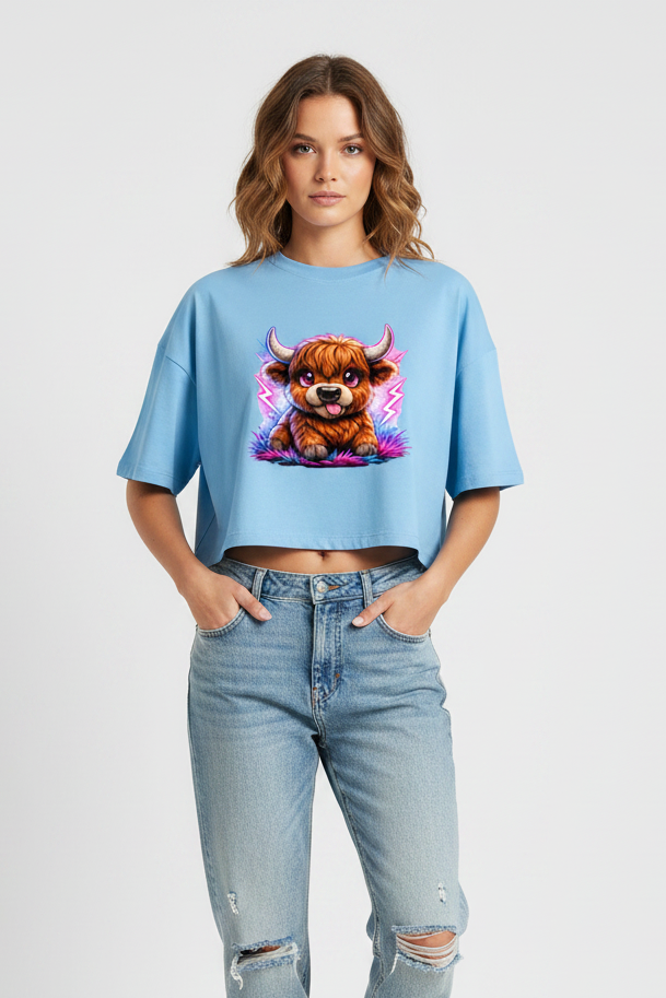 Damen Oversize Crop Top Verspielte Hochlandrinder mit leuchtenden Hörnern