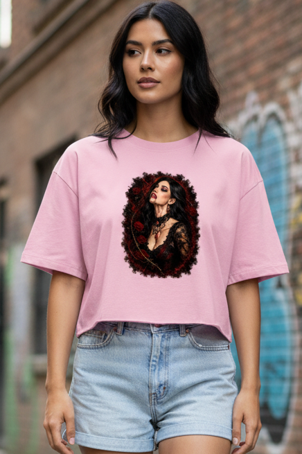 Damen Oversize Crop Top Dunkle Schönheit im Rosenkranz