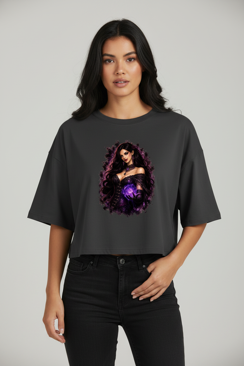 Damen Oversize Crop Top Dämonische Magie in Gothic-Pracht