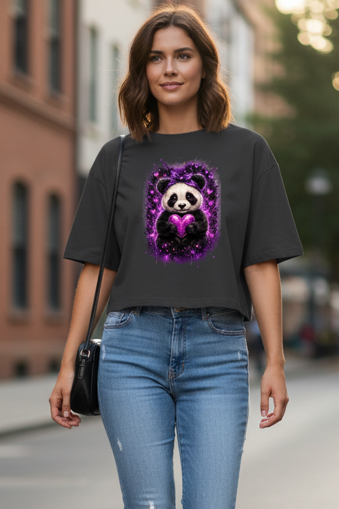 Damen Oversize Crop Top Kuscheliger Panda mit leuchtendem Herz