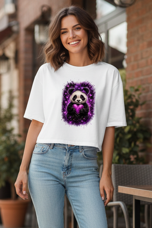 Damen Oversize Crop Top Kuscheliger Panda mit leuchtendem Herz