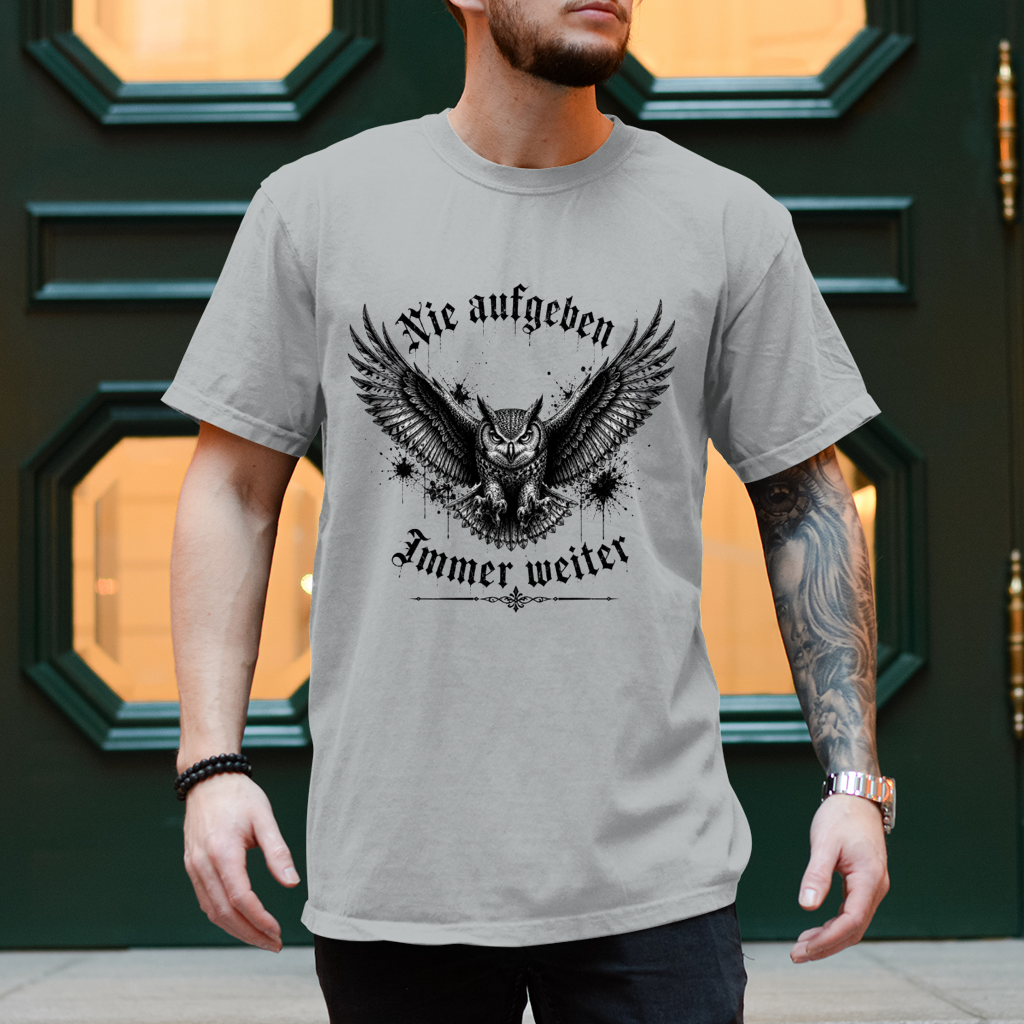 Herren T-Shirt Kämpfender Kauz im schwarzen Grunge-Stil