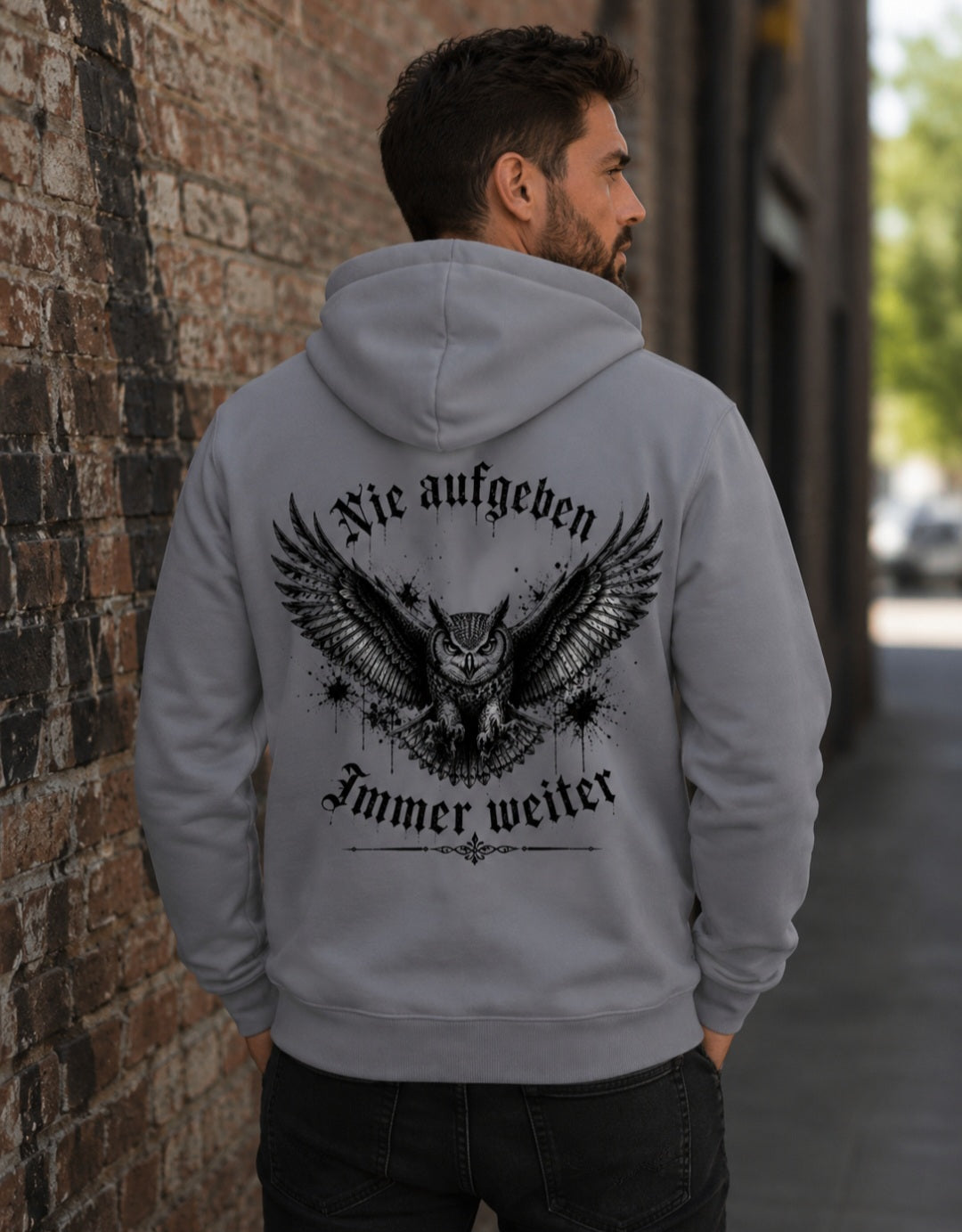 Unisex Zipper Hoodie Kämpfender Kauz im schwarzen Grunge-Stil