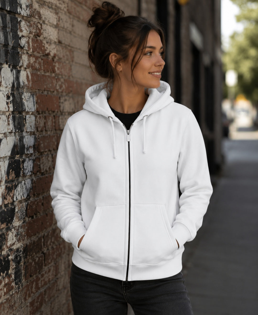Unisex Zipper Hoodie Kämpfender Kauz im schwarzen Grunge-Stil