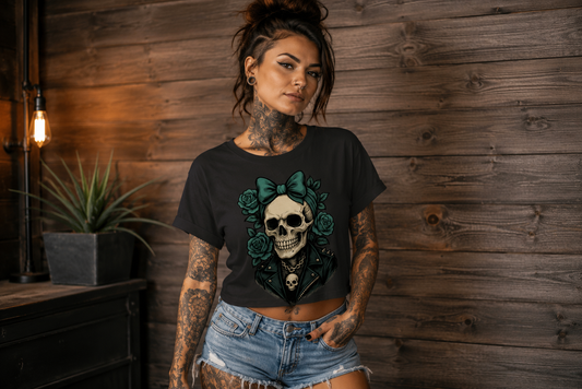 Damen Oversize Crop Top Schädel Frau mit türkisen Rosen